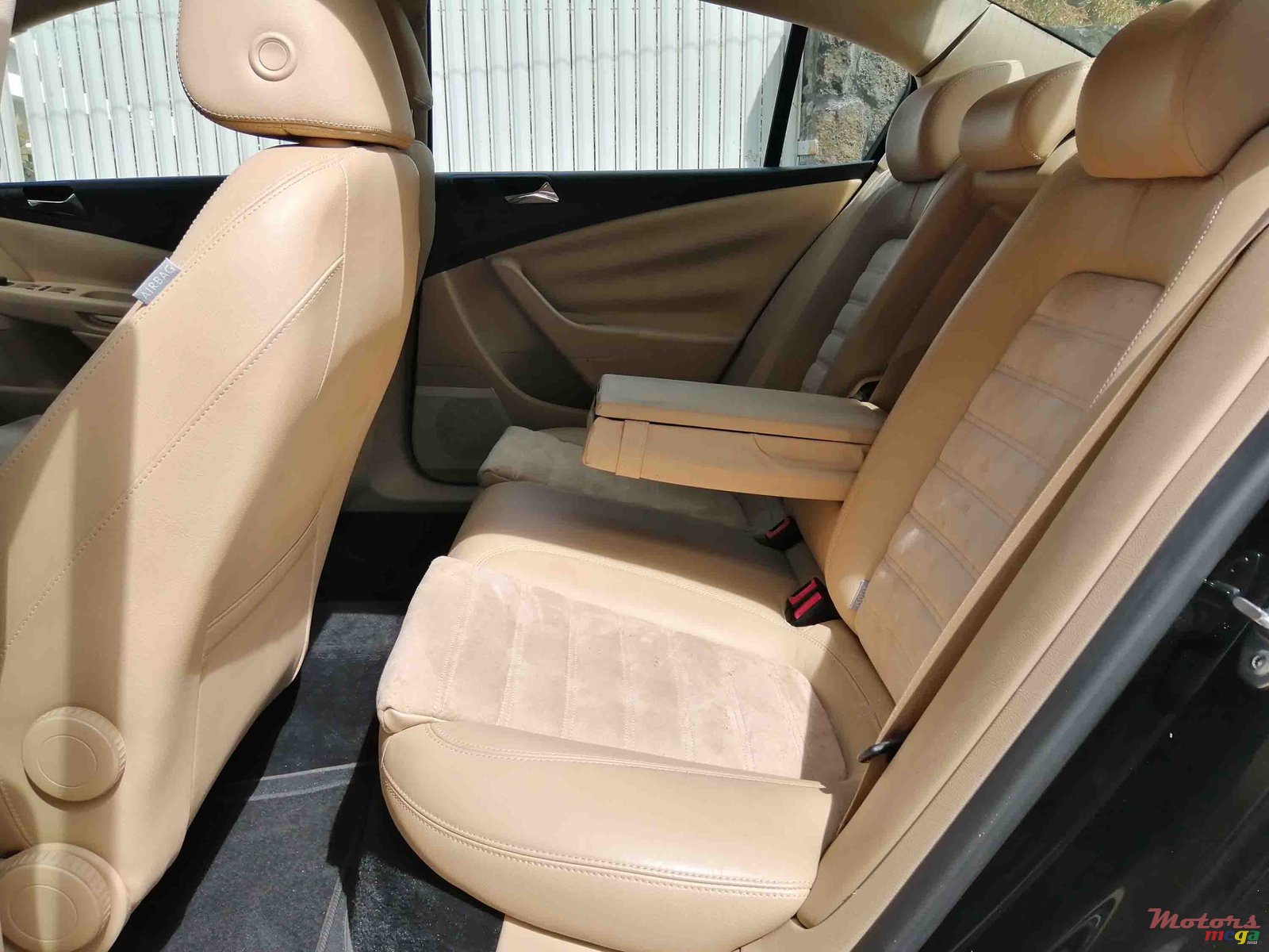 2008' Volkswagen Passat photo #3