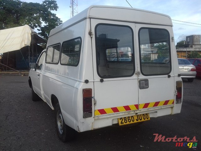 2000' Nissan Single Cab photo #3