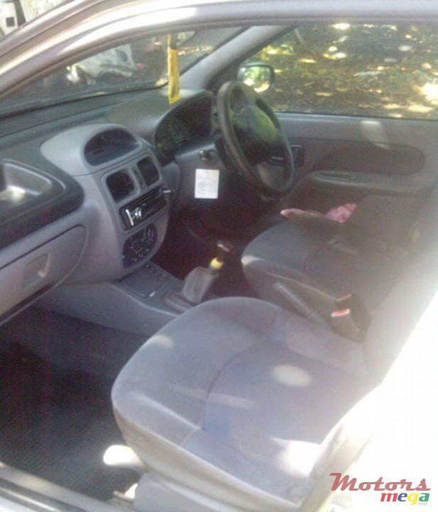 2001' Renault Clio photo #3