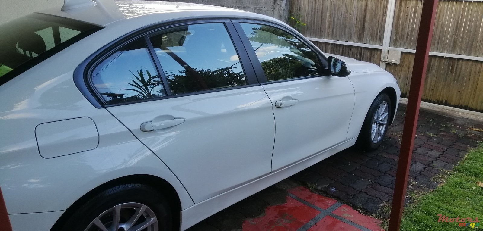 2013' BMW 3 Series photo #2