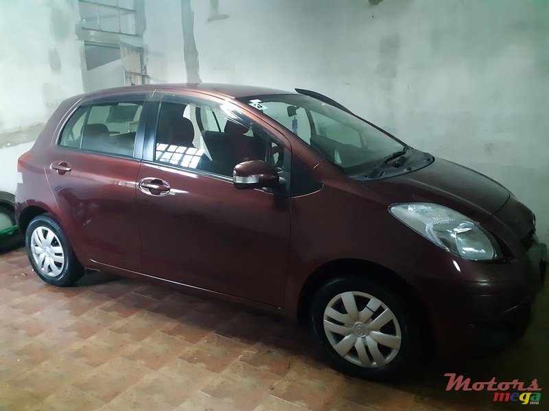 2010' Toyota Vitz photo #2