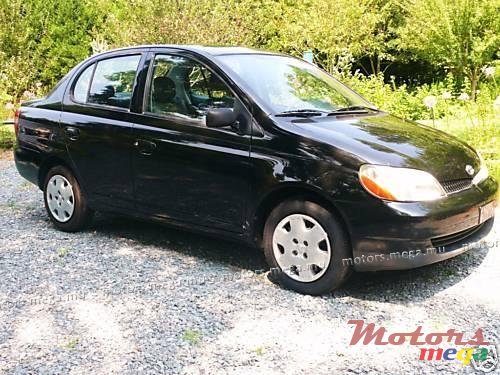 1999' Toyota Avensis platz photo #1