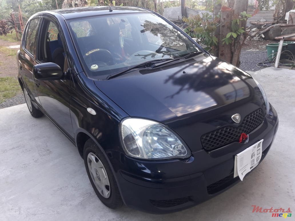 2002' Toyota Vitz photo #4
