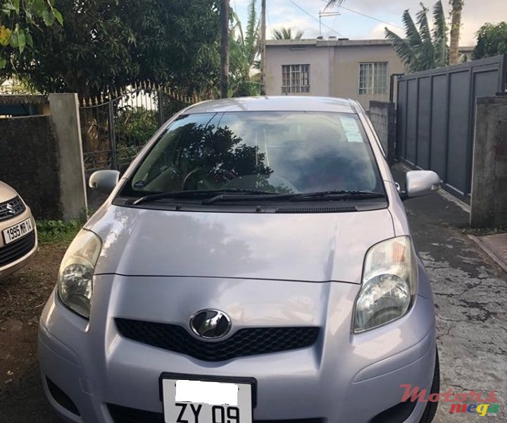 2009' Toyota Vitz photo #1