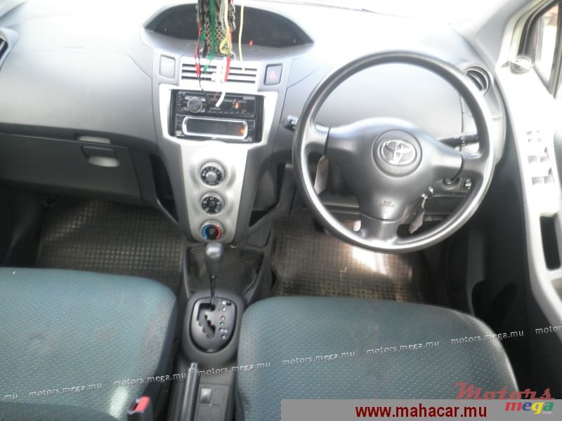 2007' Toyota Vitz photo #6