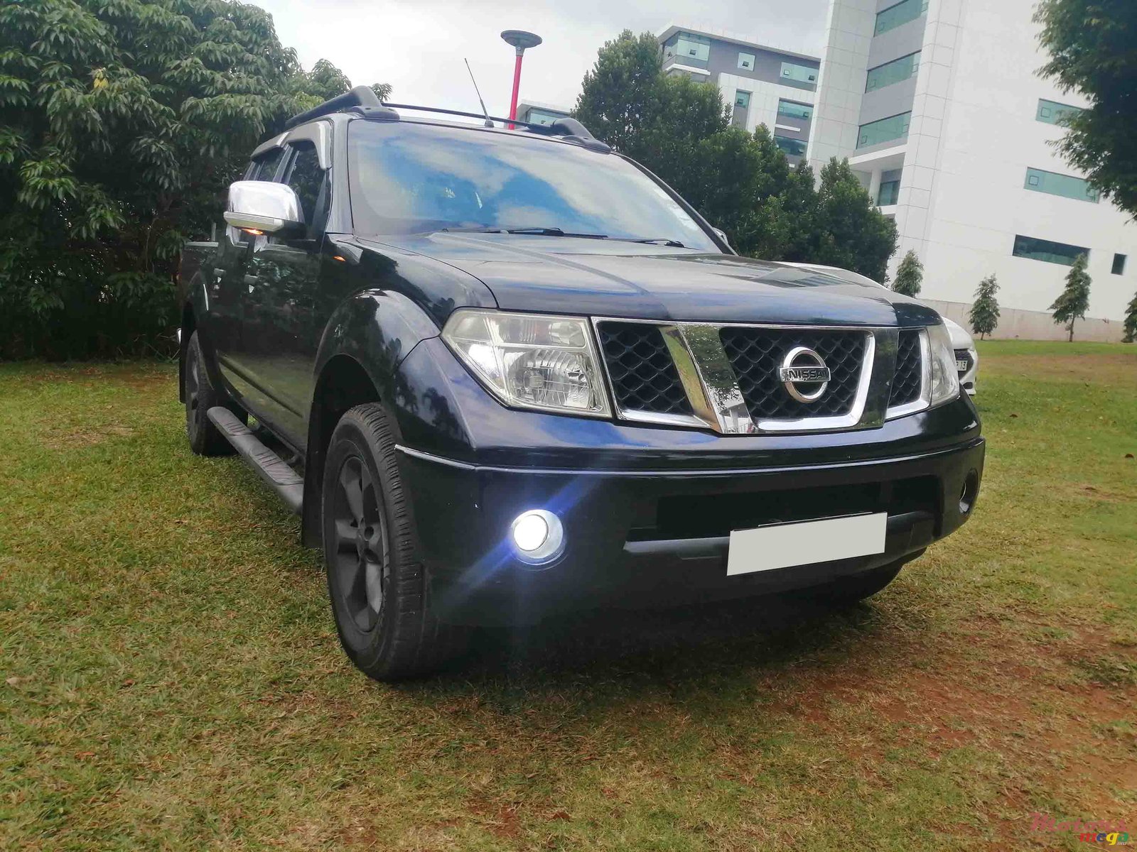 2008' Nissan Navara photo #1