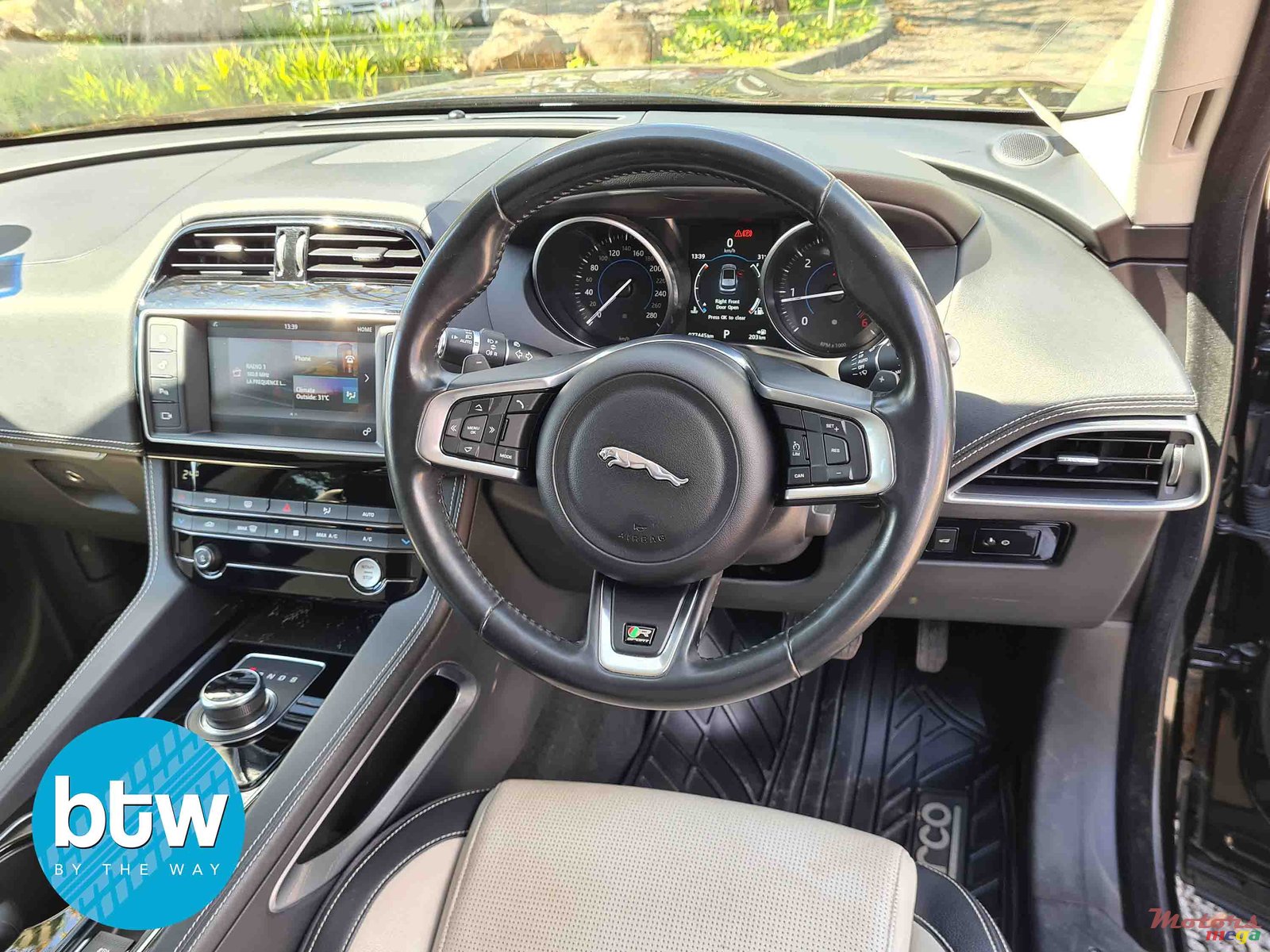 2017' Jaguar F-Type photo #6