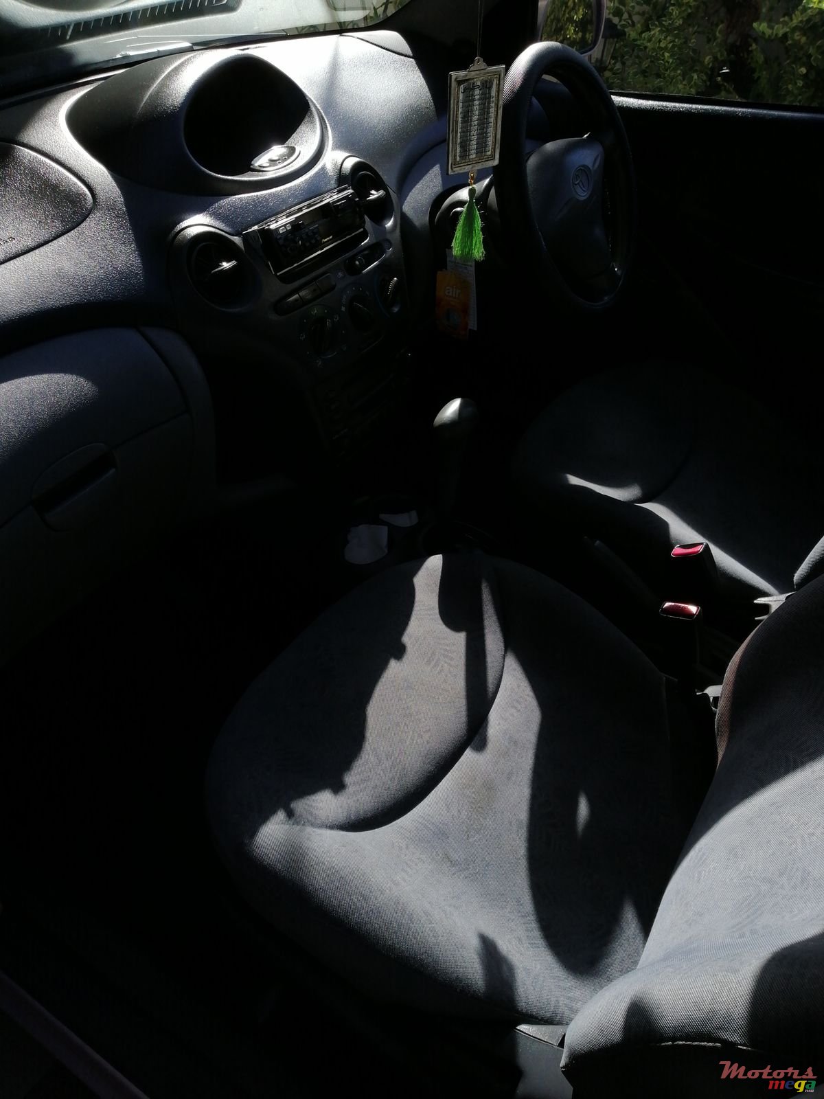 2000' Toyota Vitz photo #4