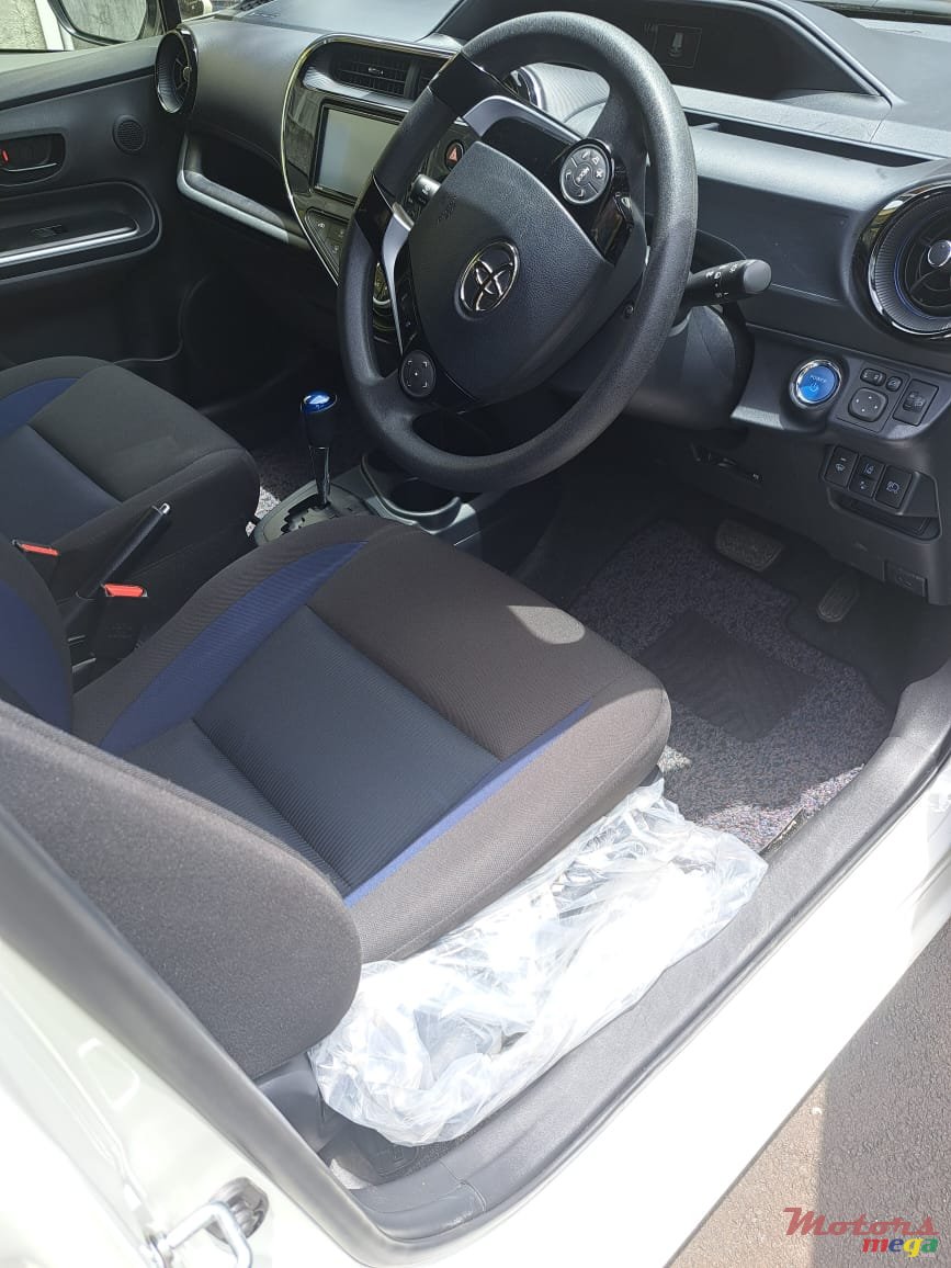 2020' Toyota Aqua photo #4