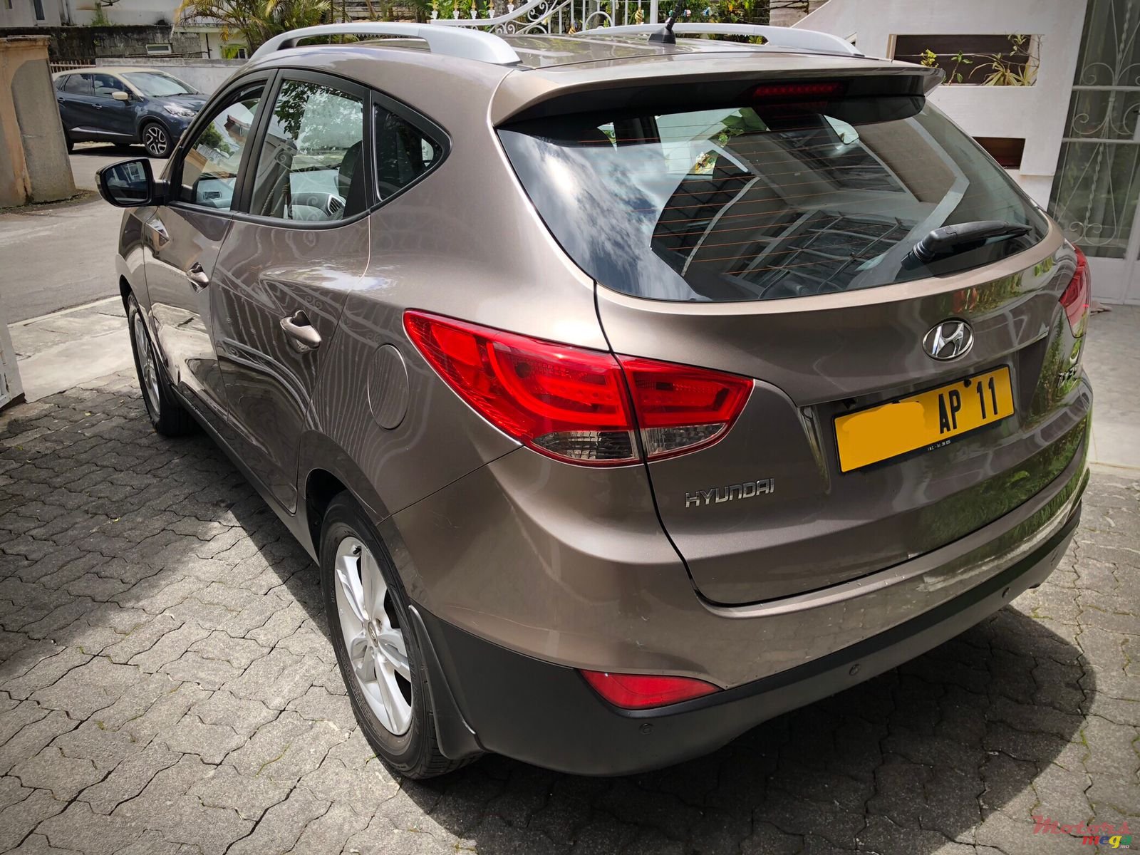 2011' Hyundai ix35 photo #2