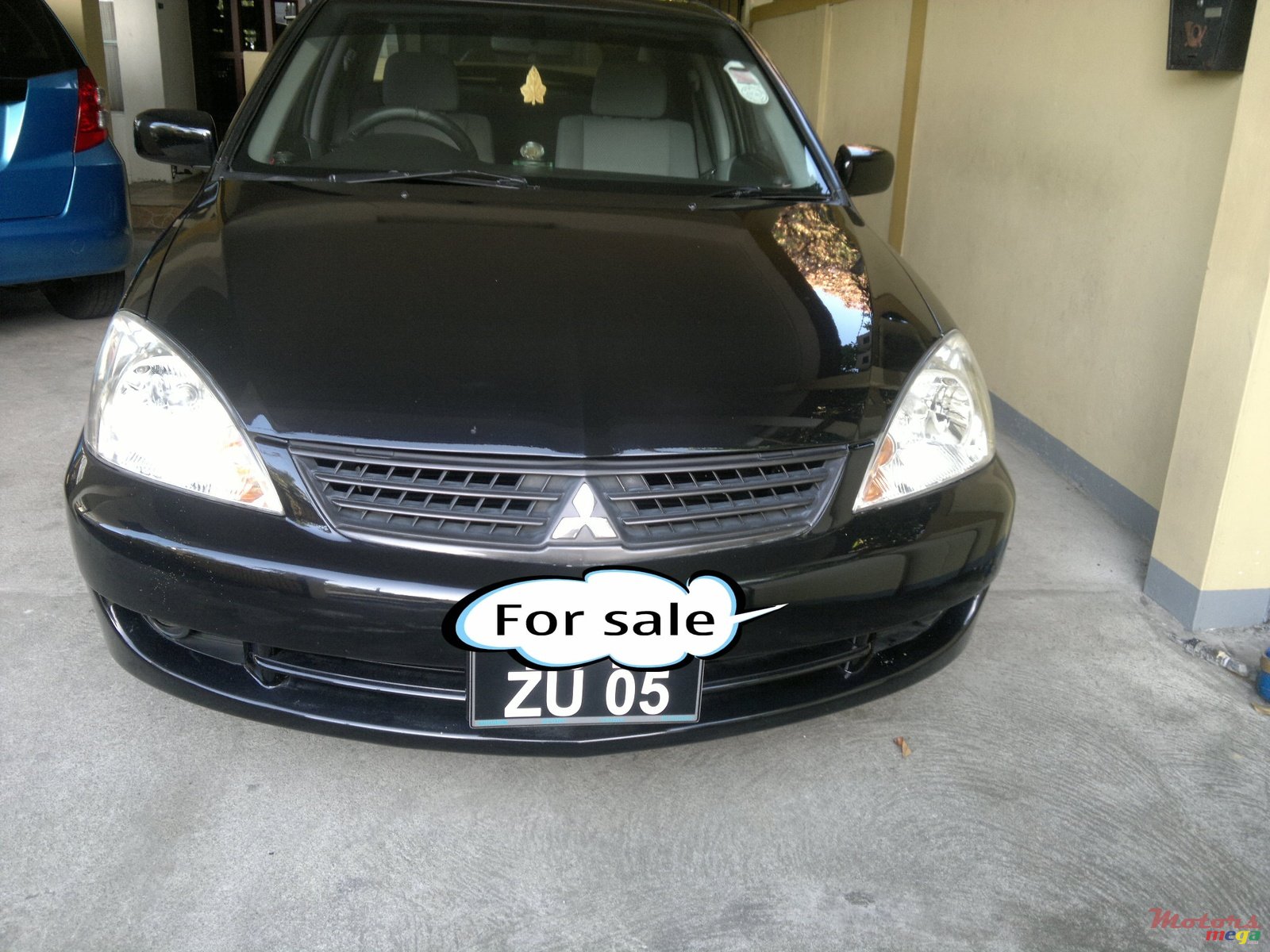 2005' Mitsubishi Lancer GLX photo #2