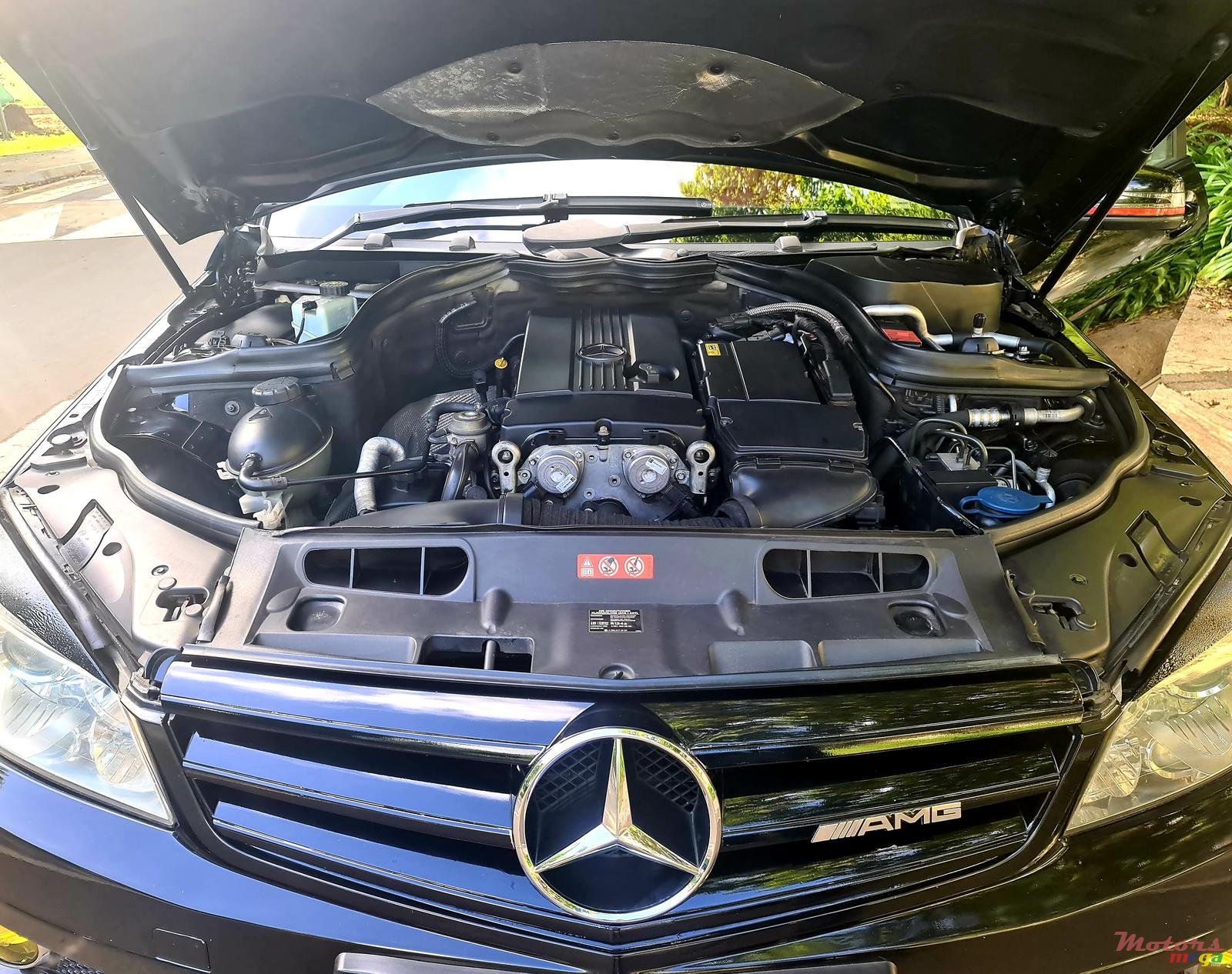 2010' Mercedes-Benz C-Class AMG photo #2