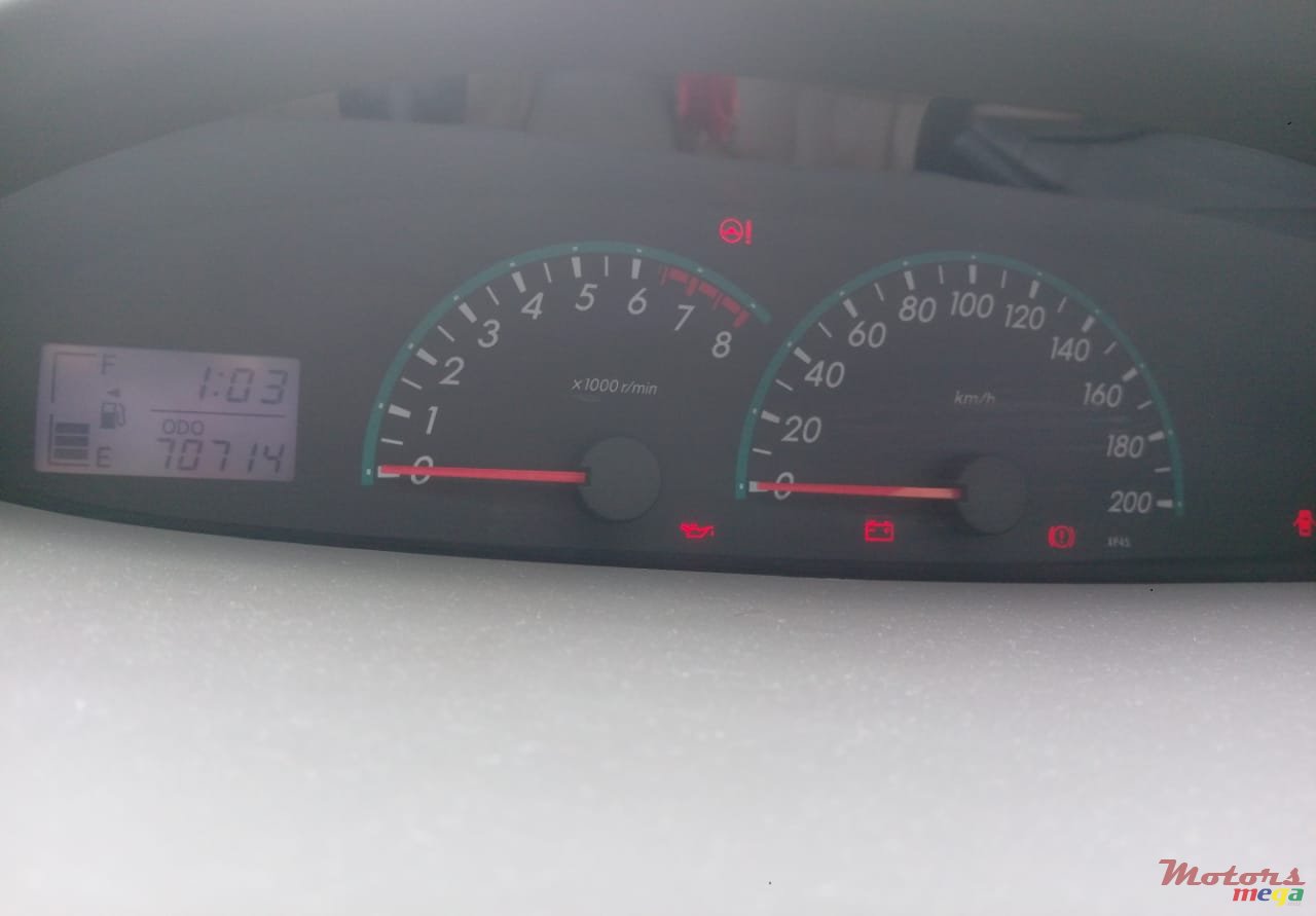 2012' Toyota Yaris photo #5