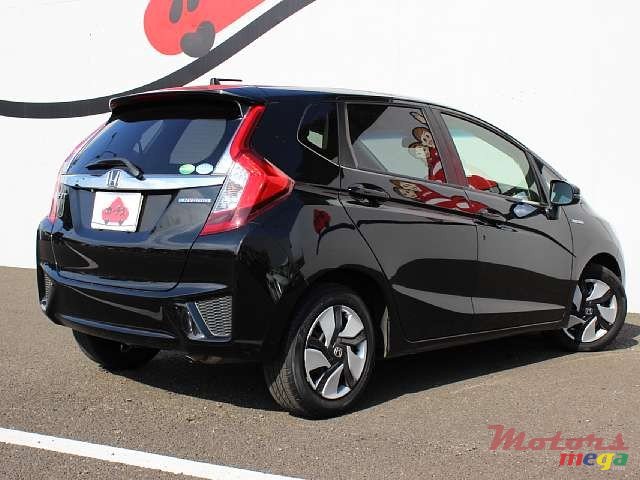 2015' Honda Fit Hybrid photo #2