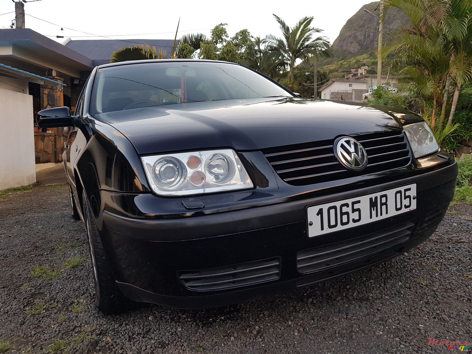 2005' Volkswagen Bora photo #1