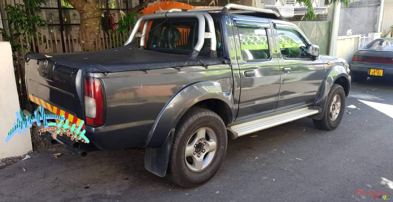 2003' Nissan Hardbody 2x4 photo #2
