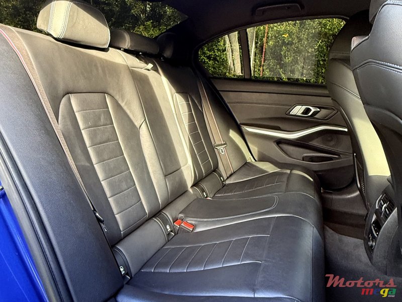 2019' BMW 330 photo #6