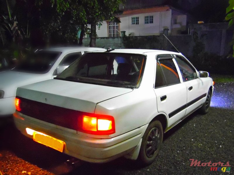 1989' Mazda 323 photo #2