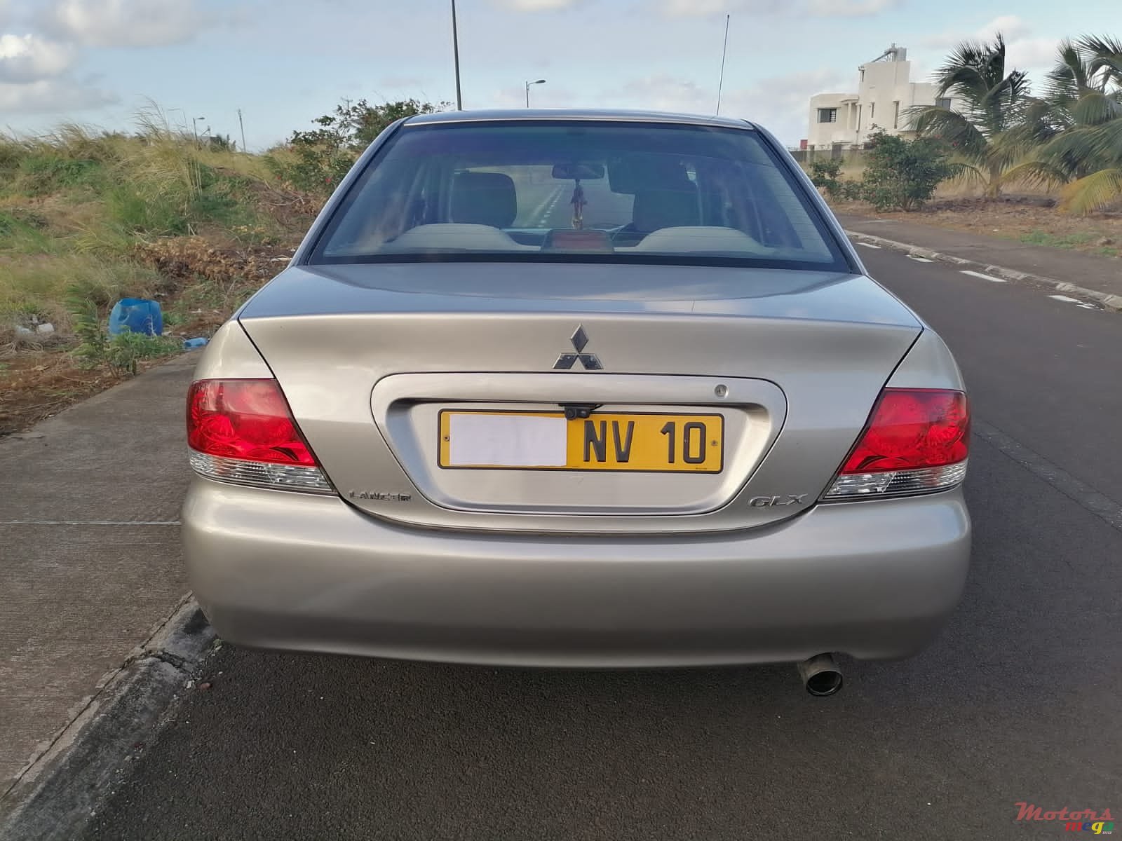 2010' Mitsubishi Lancer photo #3