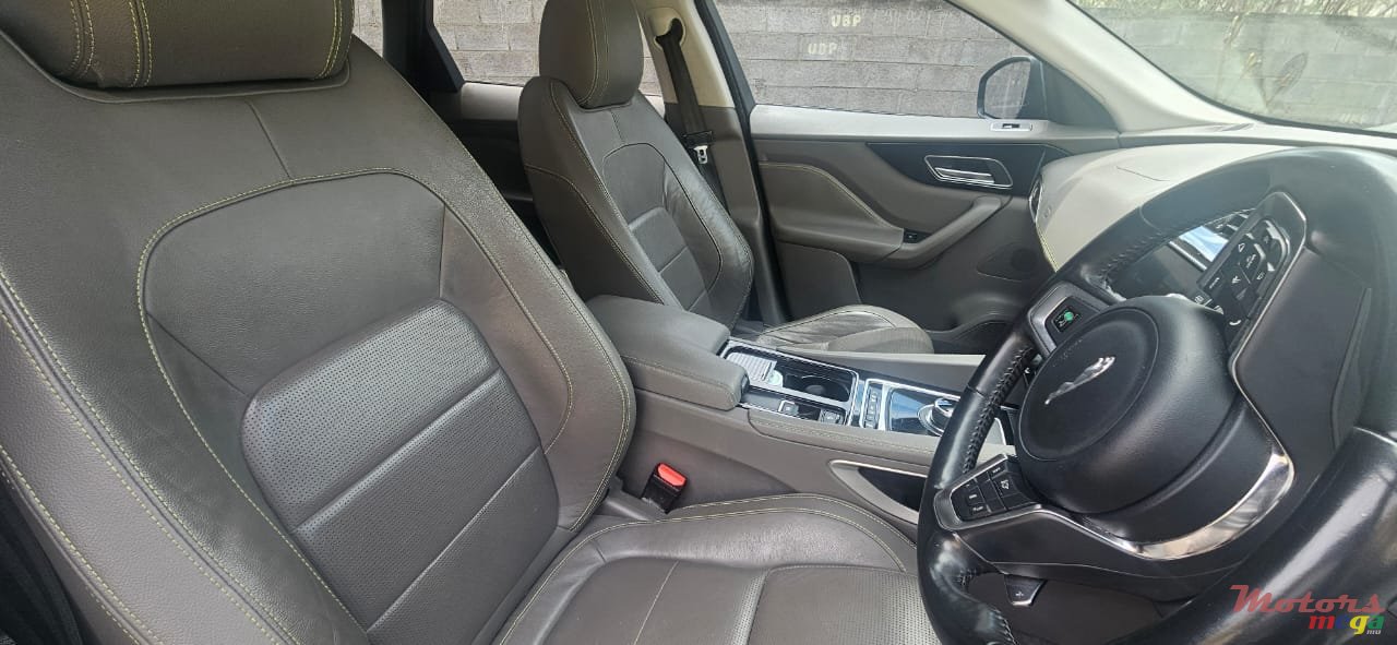 2017' Jaguar F-Pace photo #7