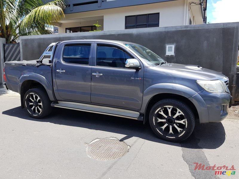 2012' Toyota Hilux 3.0 D-4D Double Cab 4x4 Raider photo #3