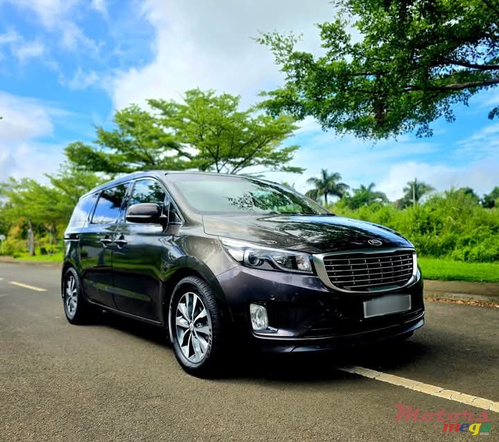 2017' Kia Carnival photo #1