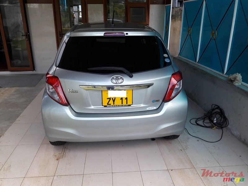 2011' Toyota Vitz photo #5