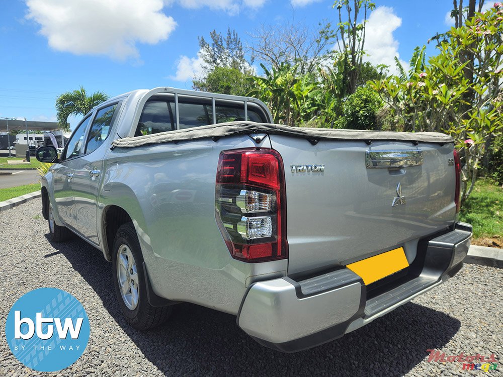 2021' Mitsubishi Triton 4X2 photo #3