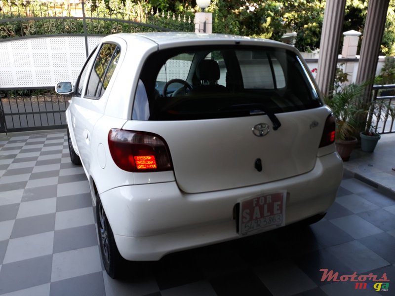 2000' Toyota Vitz photo #6