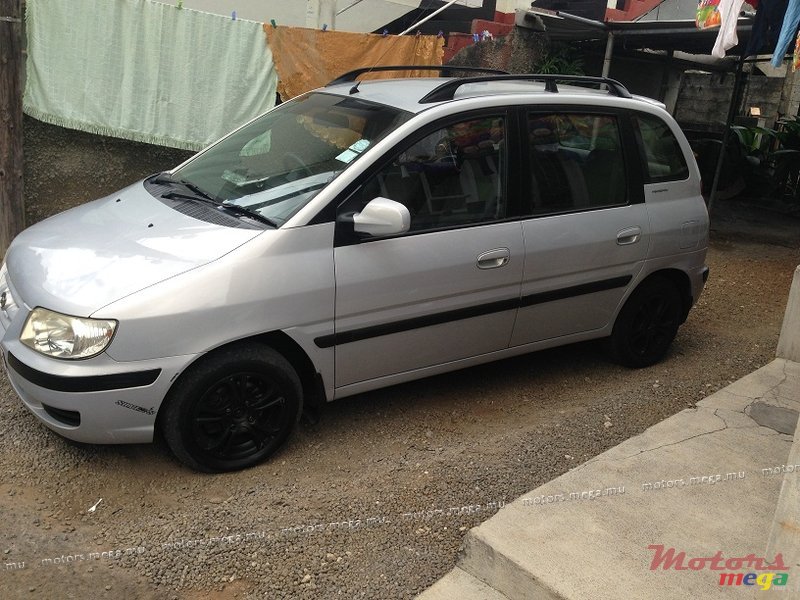 2004' Hyundai photo #2