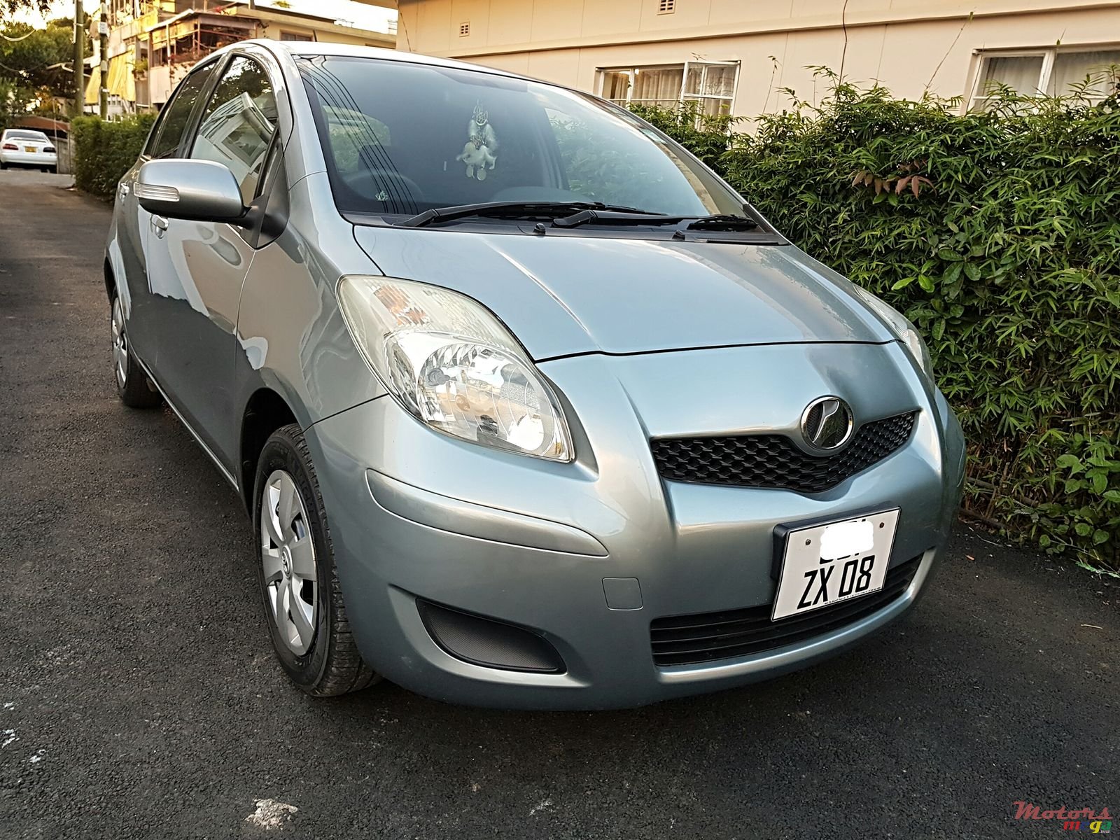2008' Toyota Vitz automatic photo #2
