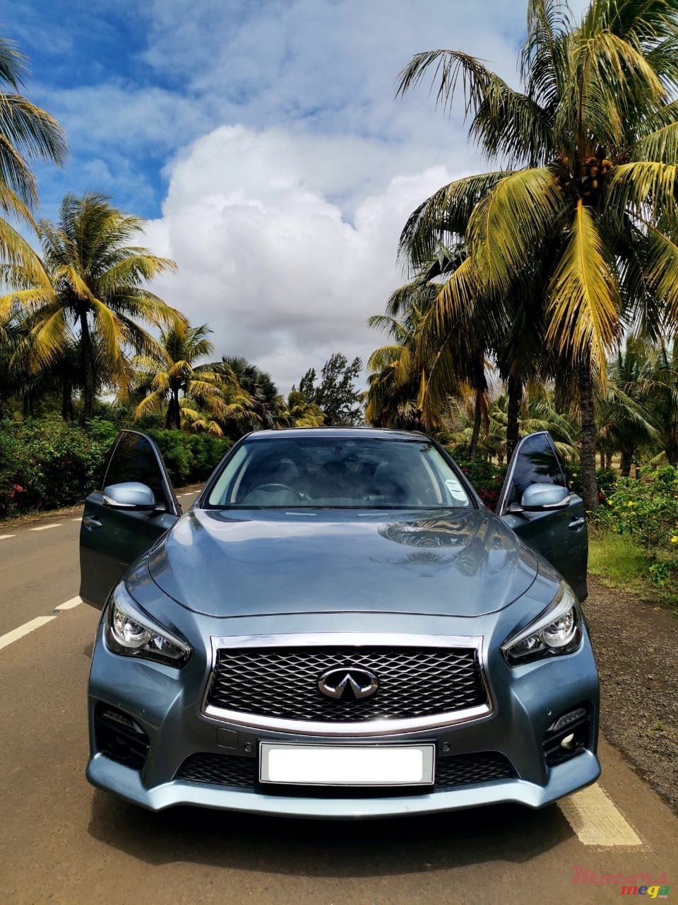 2016' Infiniti Q50 photo #3