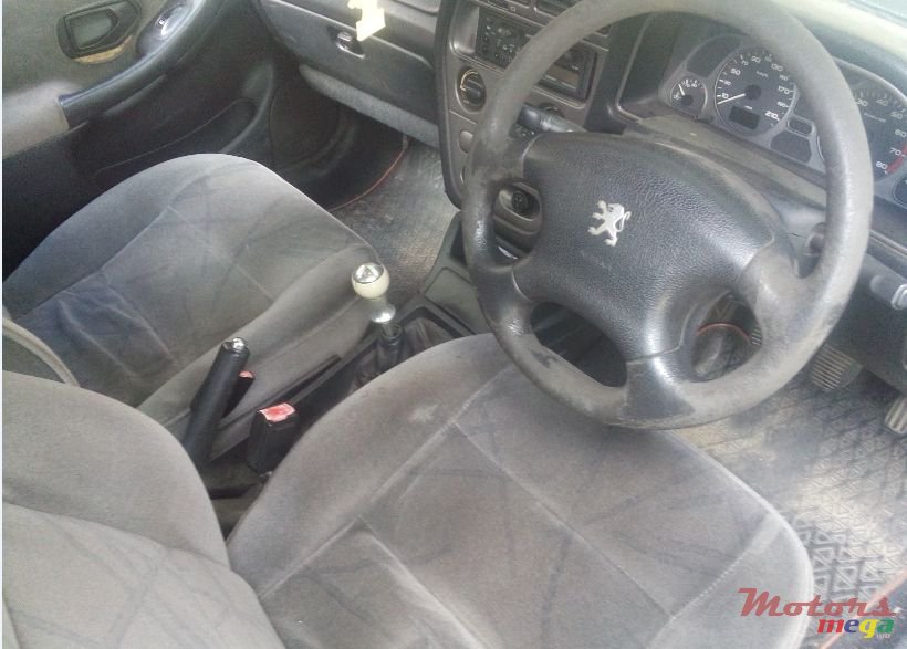 2000' Peugeot 306 sedan photo #2