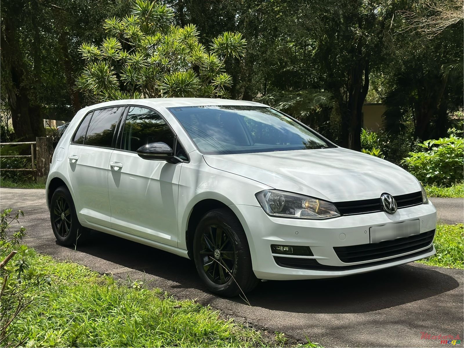 2017' Volkswagen Golf photo #1