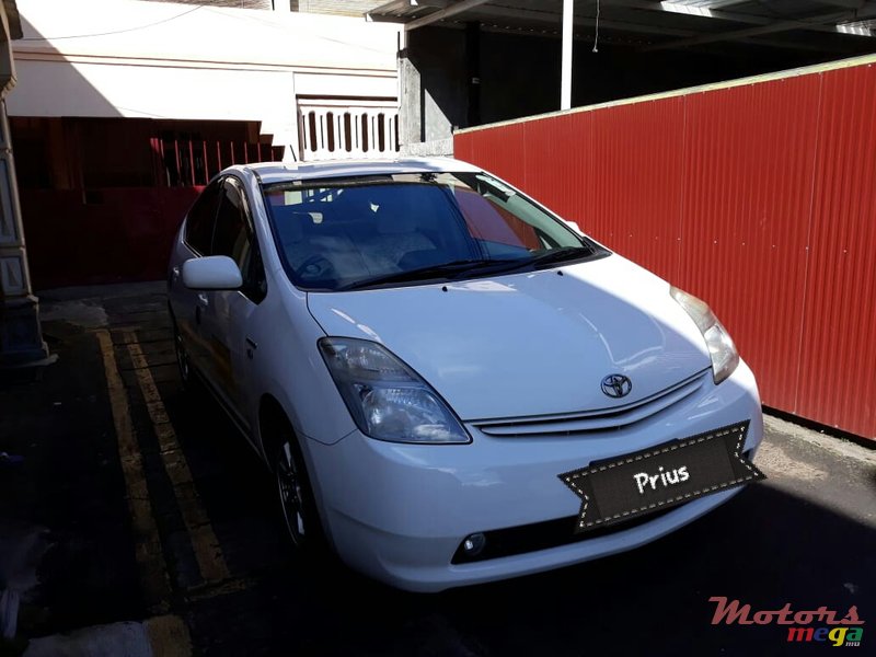 2010' Toyota Prius photo #1