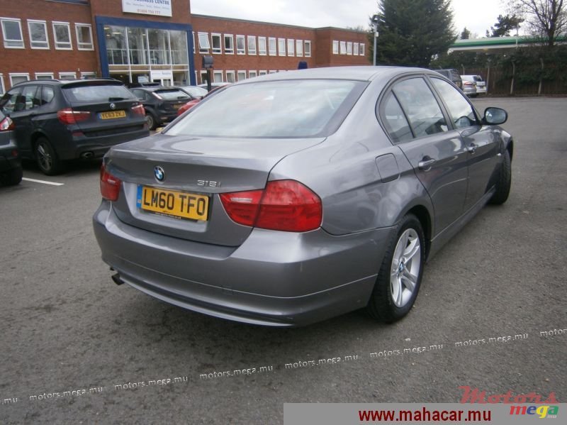 2011' BMW 3 Series 318 i photo #4