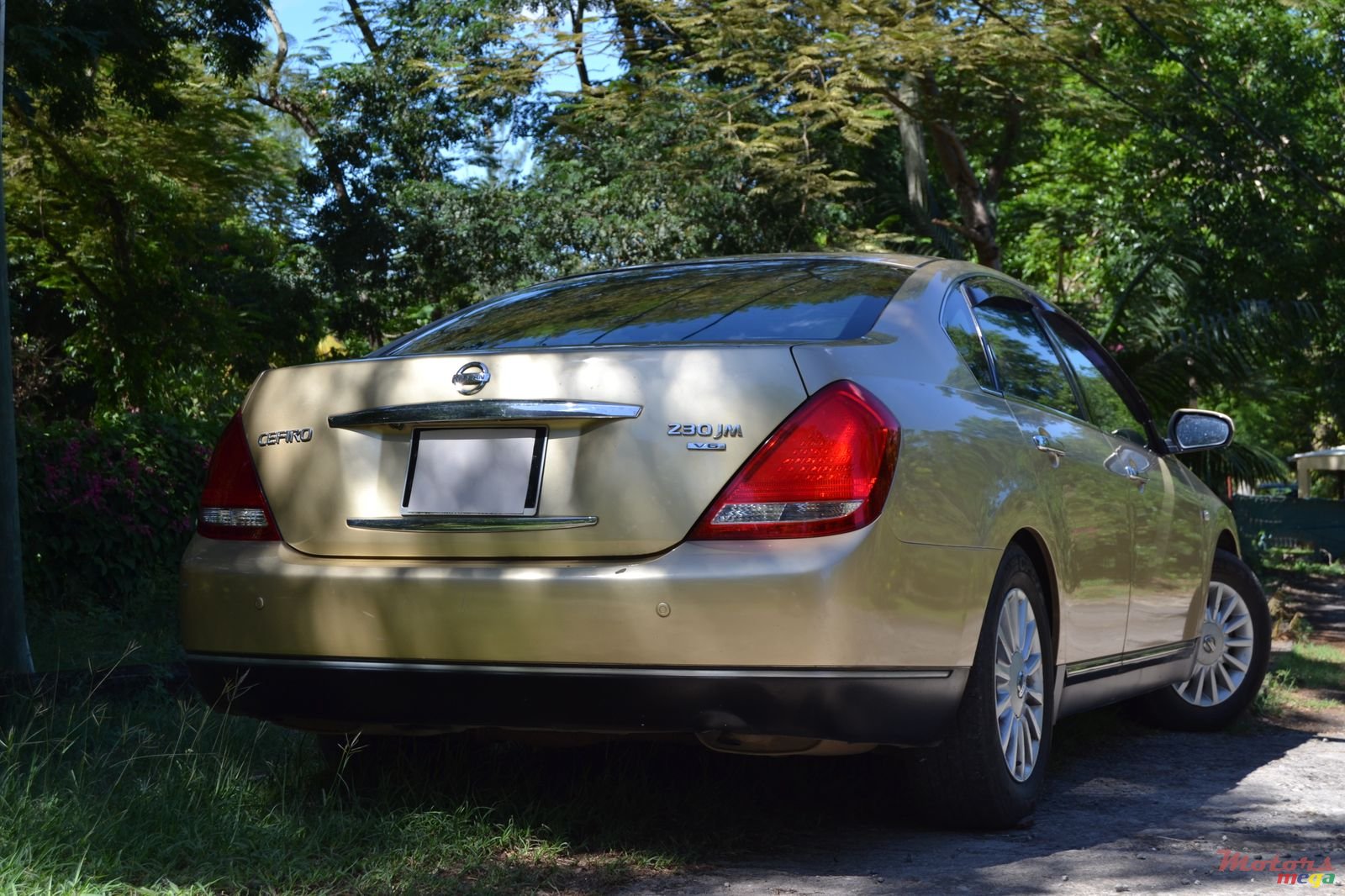 2005' Nissan Cefiro photo #2