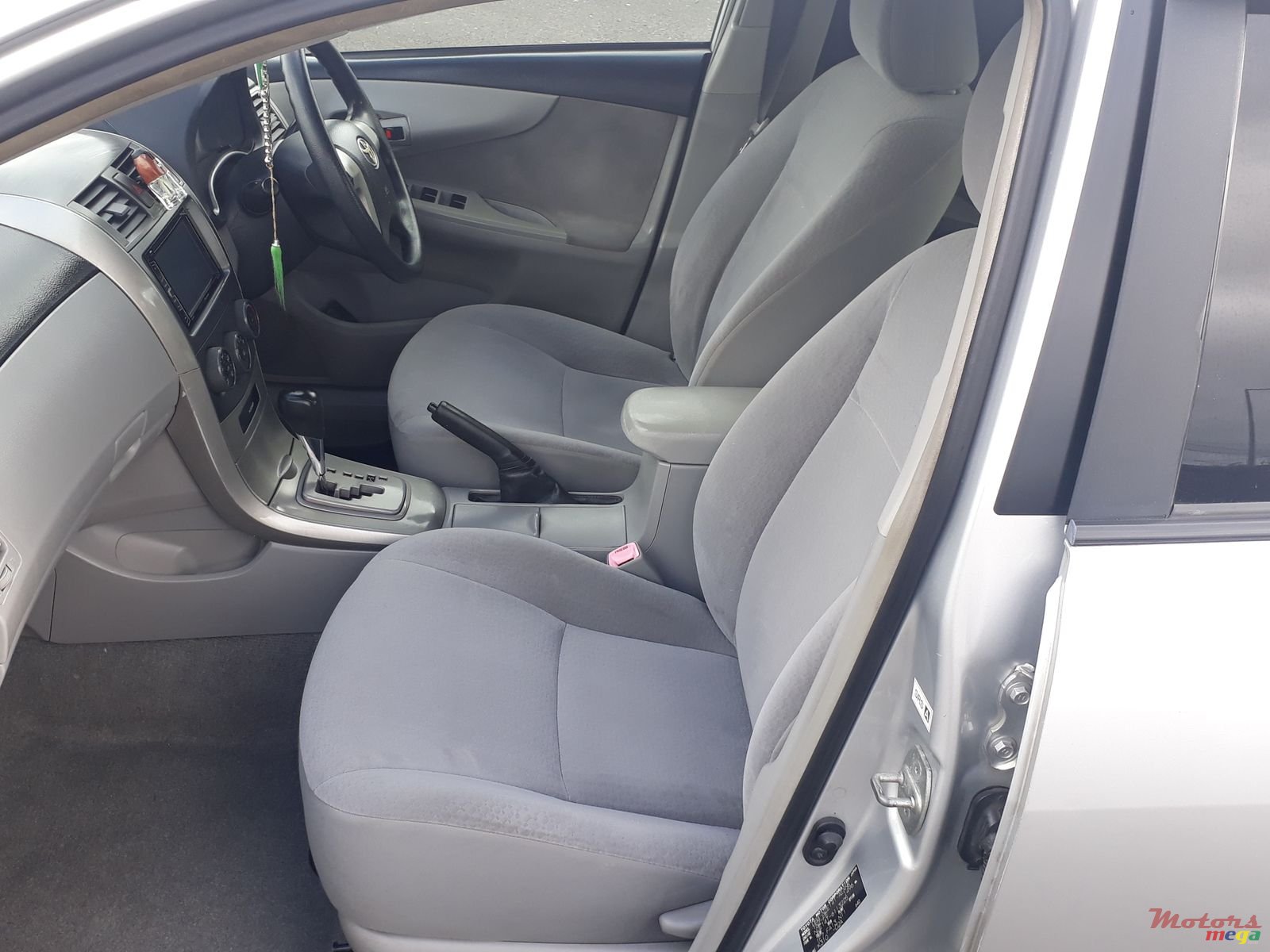 2009' Toyota Axio Private car photo #2