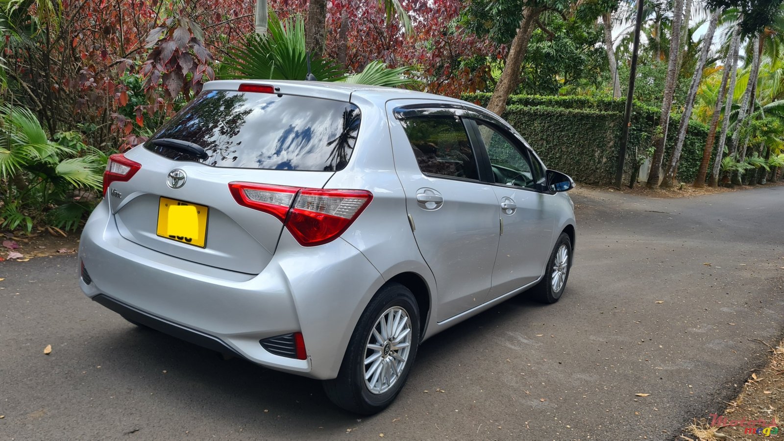 2017' Toyota Vitz 1330cc photo #6