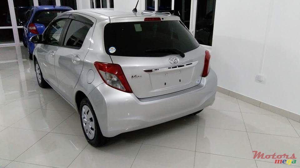2013' Toyota Vitz photo #5