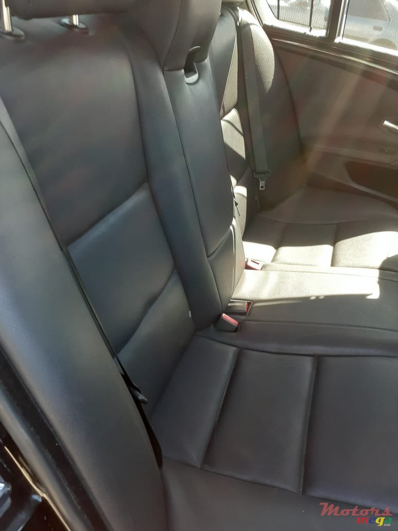 2009' BMW 520 photo #5