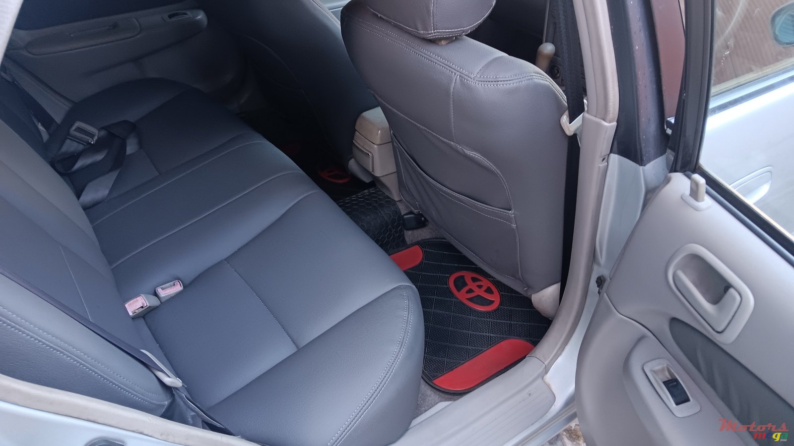 2000' Toyota Corolla photo #2