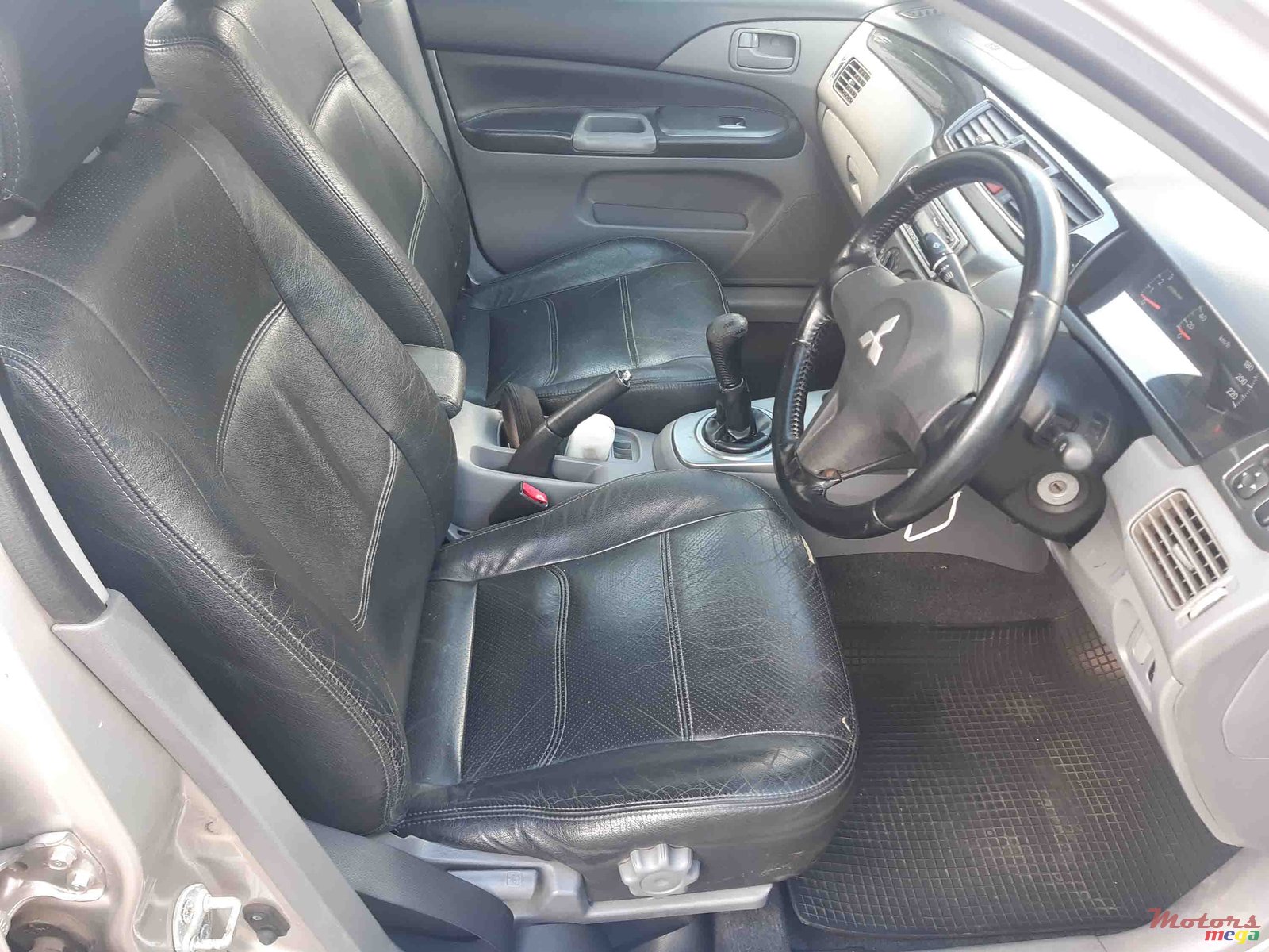 2006' Mitsubishi Lancer photo #4