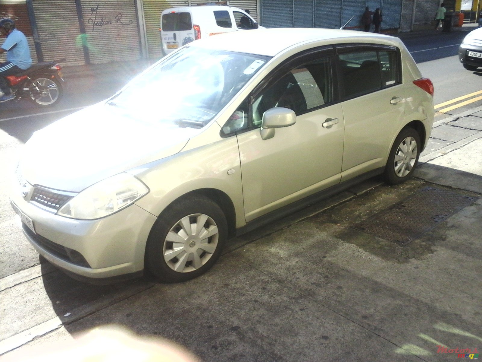 2007' Nissan Tiida photo #1