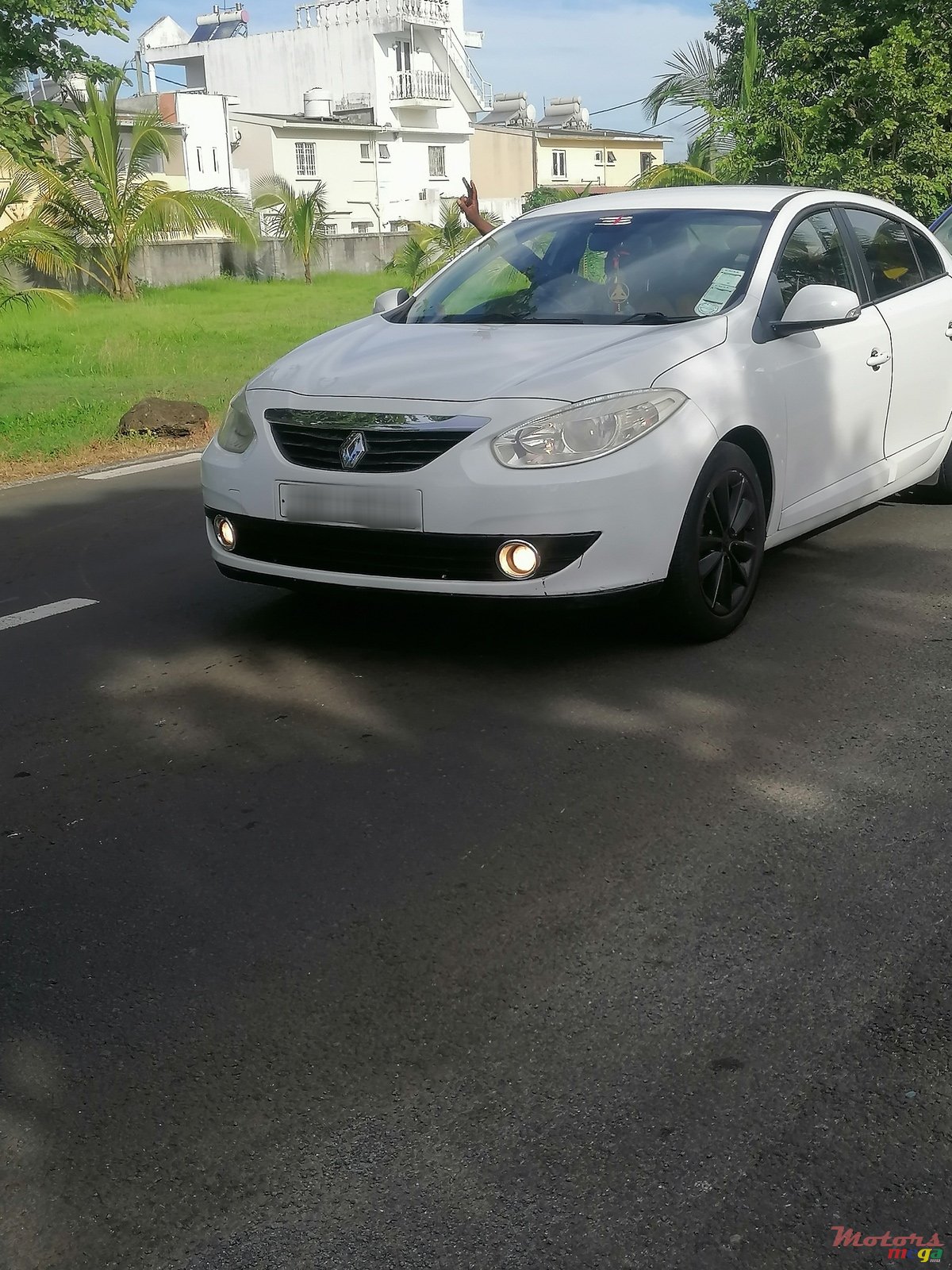 2013' Renault Fluence photo #6