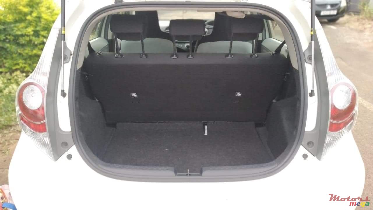 2014' Toyota Aqua photo #3