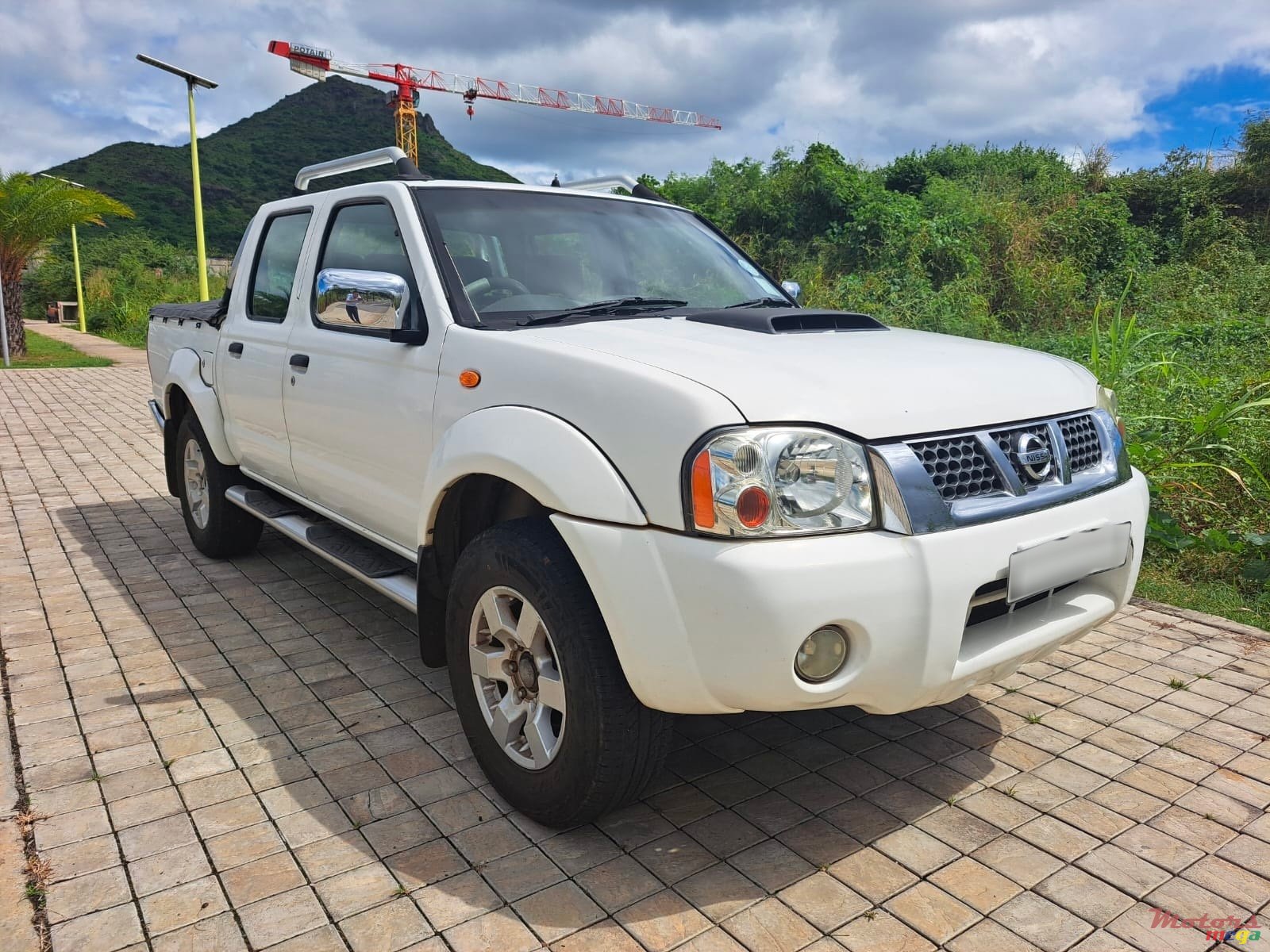 2015' Nissan Hardbody photo #1