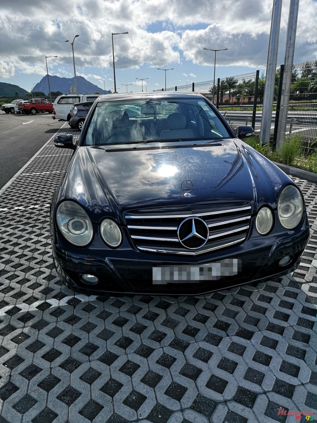 2009' Mercedes-Benz E-Class photo #1