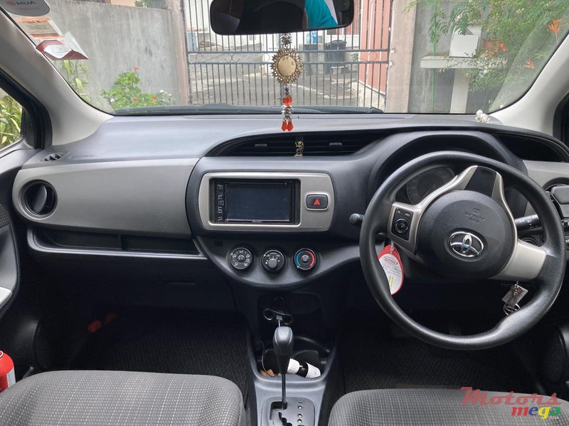 2014' Toyota Vitz 1329cc VVTi-e Smart Stop photo #2