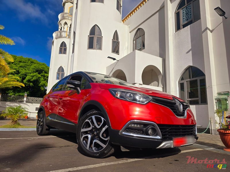 2015' Renault Captur photo #1